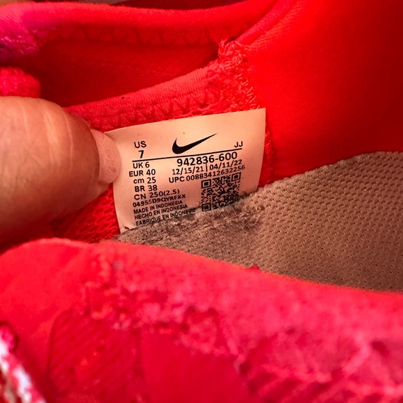 Nike Free RN 2018, Red. Boy's size 7 - Picture 6 of 6